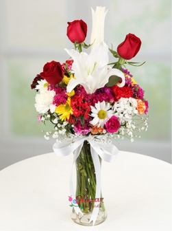 Vazoda Karışık Çiçekler